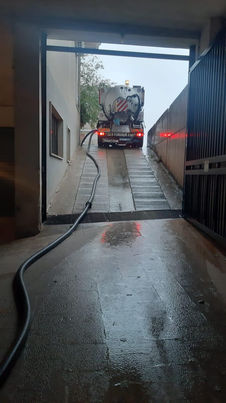 camion con tubo
