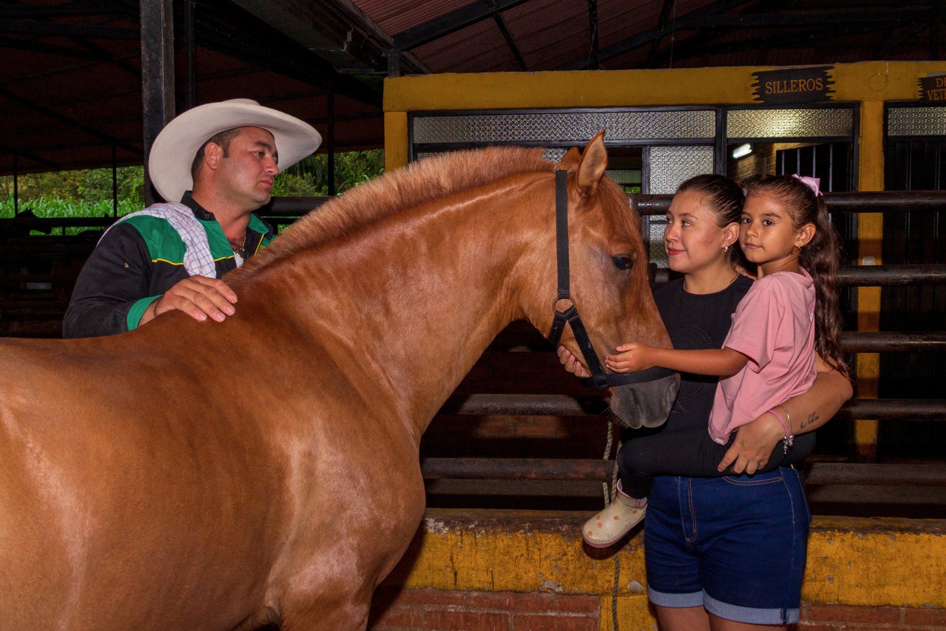 pasadia pasillaneo con la potra hotel en villavicencio