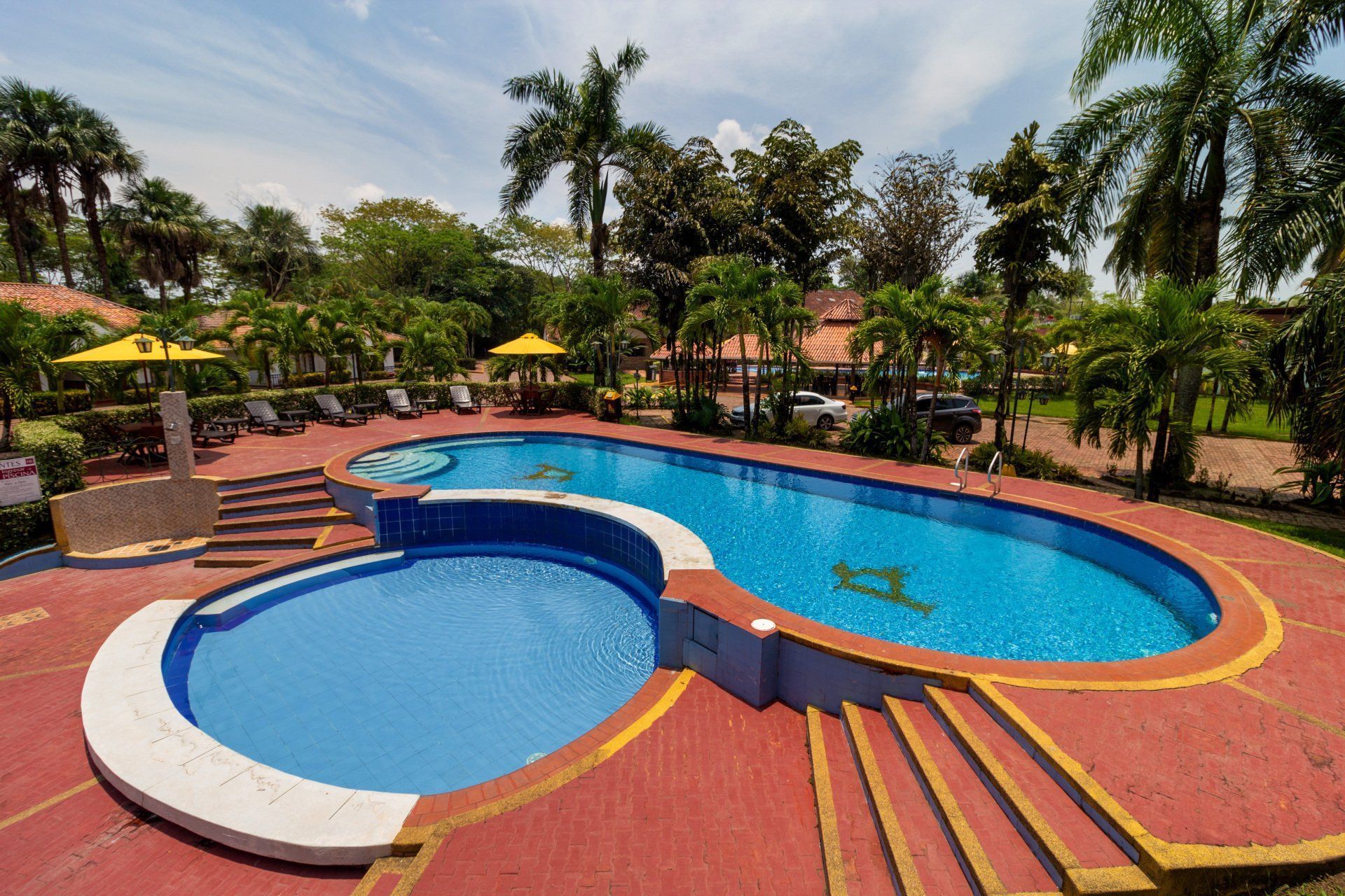Piscina del Hotel Campestre La Potra, perfecta para escapadas familiares y pasadía Villavicencio.