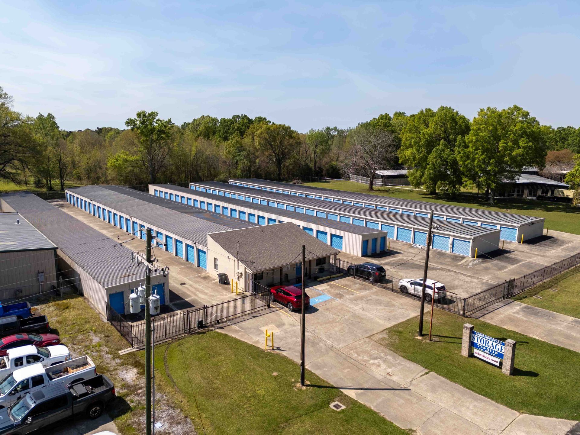 Aerial view of Baker Boulevard Storage in Baker, LA
Blue drive-up storage units at Baker Boulevard Storage in Baker, LA