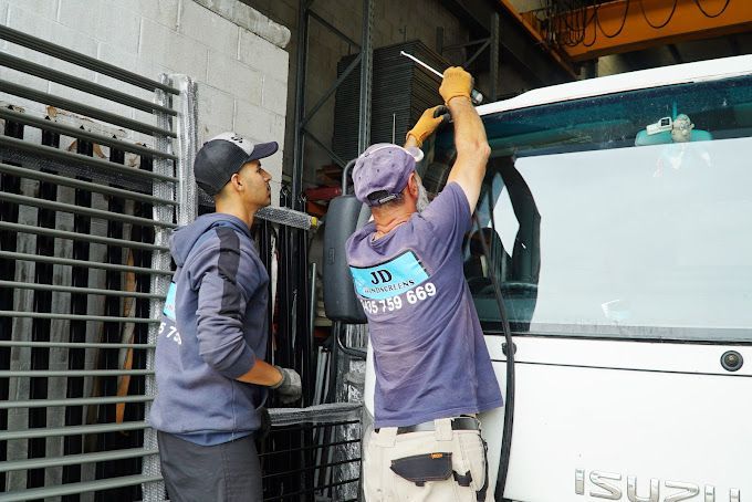 Truck & Bus Windscreen Replacement