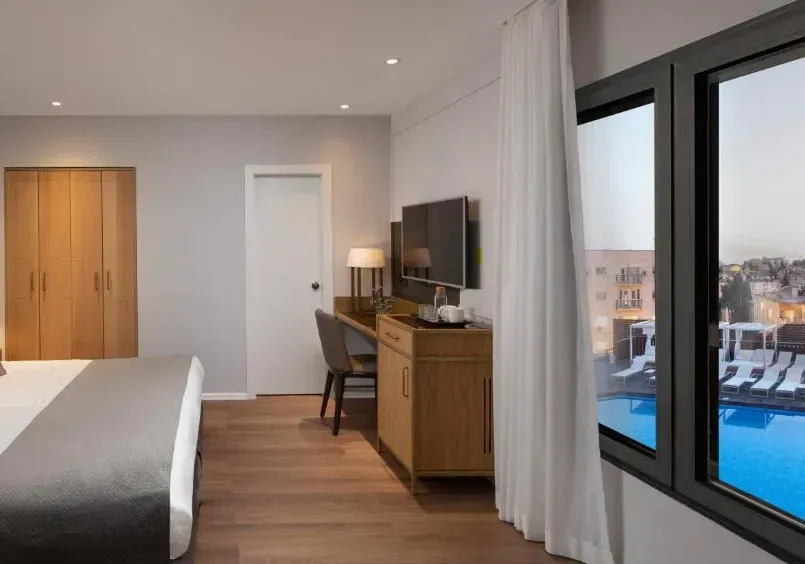 Cassia Deluxe Pool View