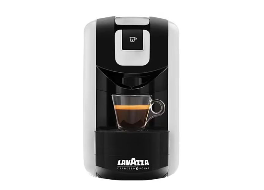 Macchina da caffè Lavazza nera e argento con tazza di espresso in preparazione
