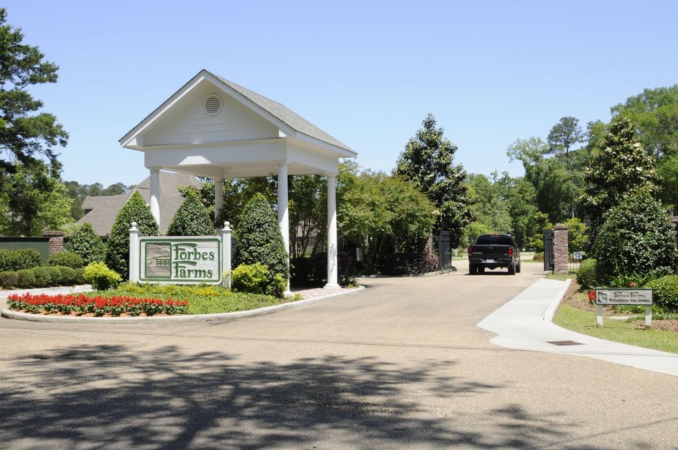 Gated neighborhood with land for sale in Hammond, LA | Forbes Farms
