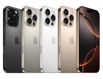 Cinco iPhones en negro, plata, blanco, oro y marrón anaranjado se exhibieron en fila.