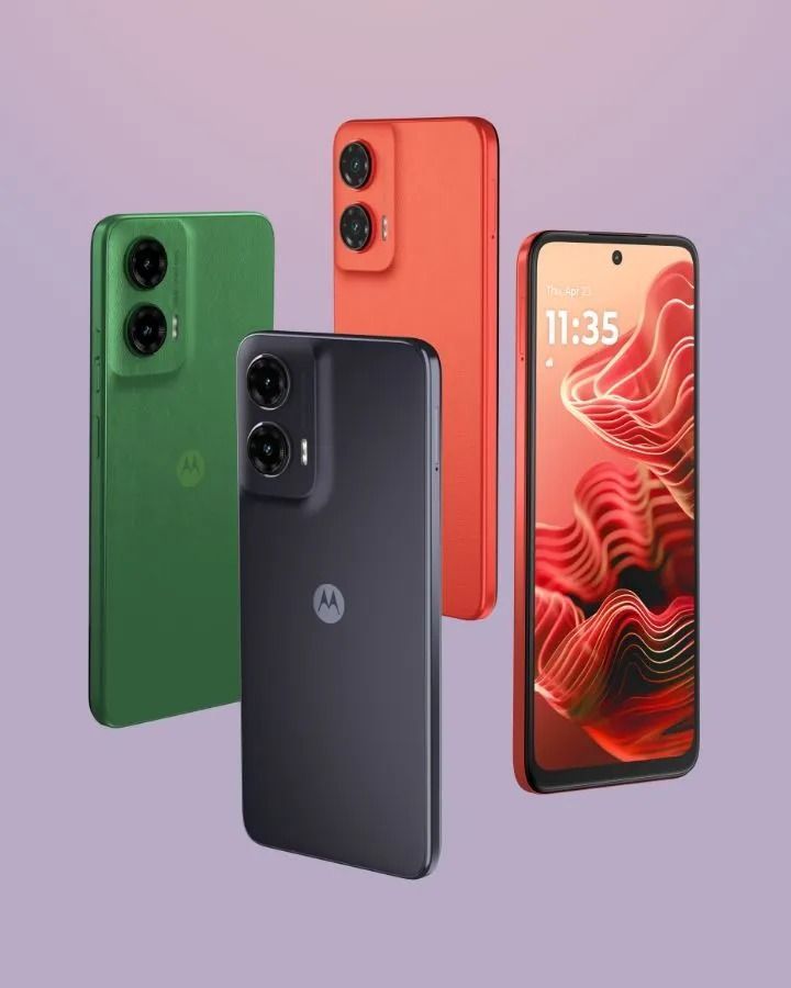 Teléfono Motorola Moto G9 mostrado de frente y de atrás en azul oscuro sobre fondo blanco.