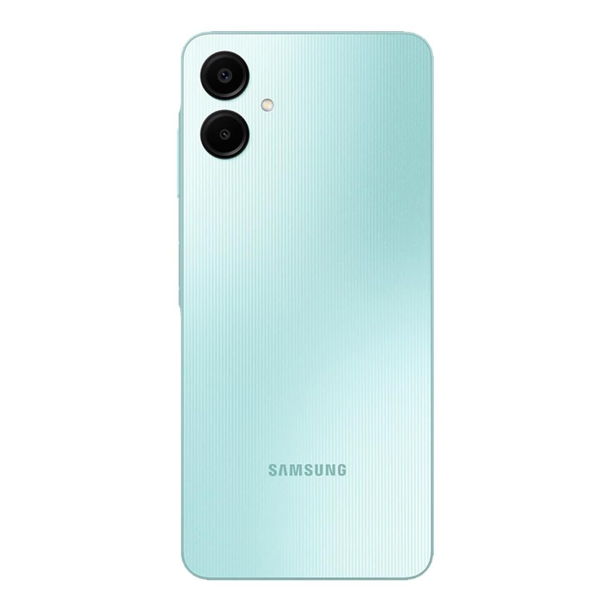 Smartphone Samsung Galaxy A06 en color dorado, vista frontal y trasera con doble cámara trasera.