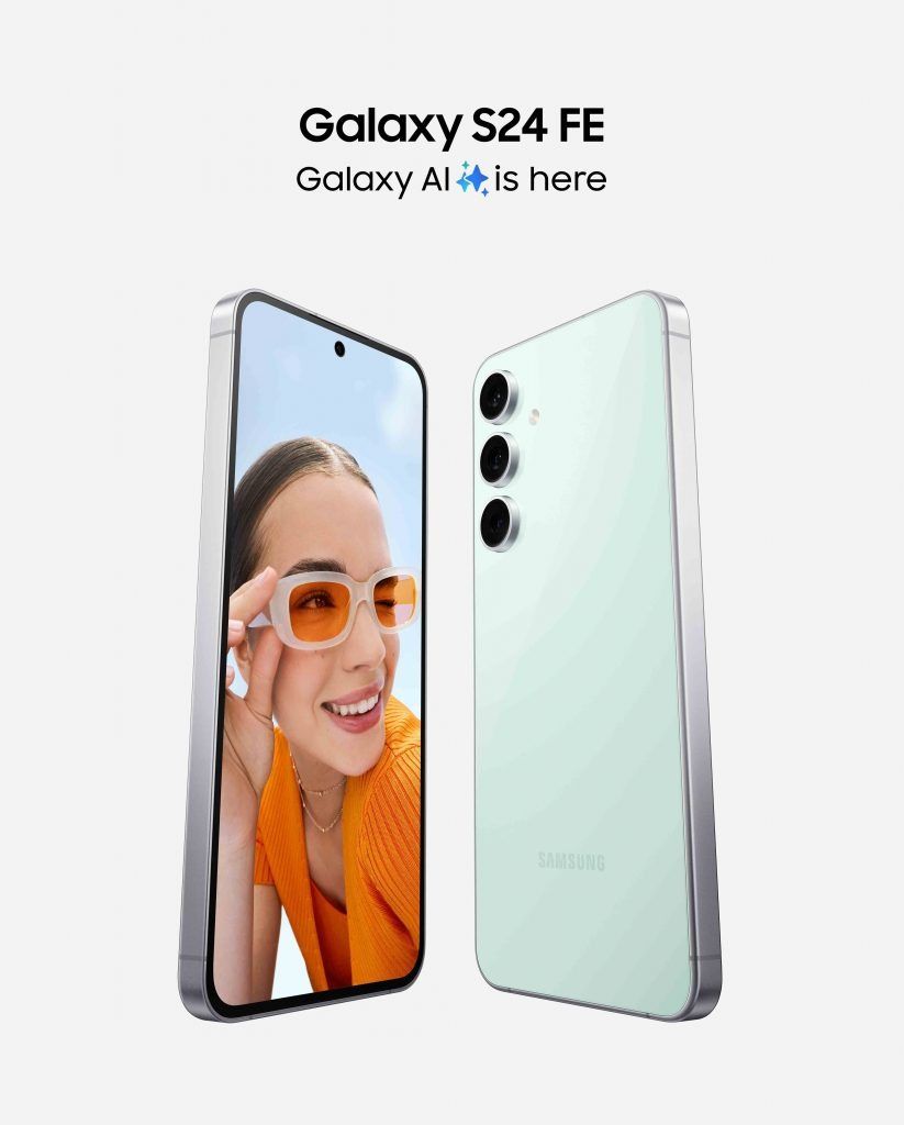 Anuncio del Samsung Galaxy S24 FE que muestra teléfonos en color menta y plata, uno de ellos con una mujer en la pantalla.