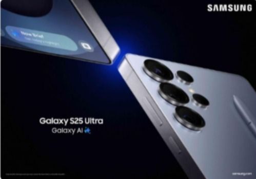 Anuncio del Samsung Galaxy S25 Ultra que muestra dos teléfonos plateados sobre un fondo azul oscuro con el texto 