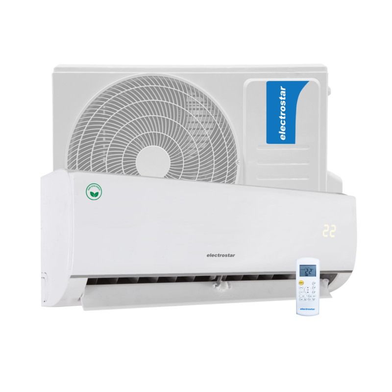 Unidad de aire acondicionado split blanca montada en la pared con rejillas de ventilación abiertas.
