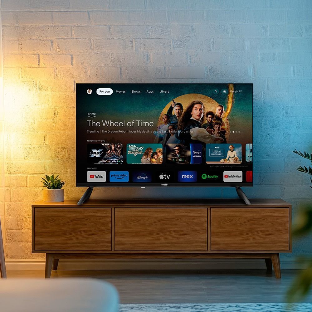 Pantalla de inicio de Samsung Smart TV con iconos de La Rueda del Tiempo y aplicaciones de streaming.