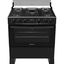 Cocina de gas independiente negra con cinco quemadores y puerta de horno, vista frontal.