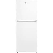 Refrigerador blanco de dos puertas con congelador superior sobre un fondo liso.