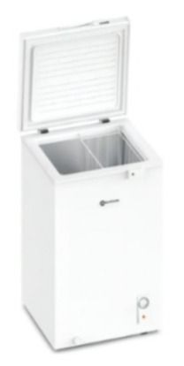 Congelador horizontal blanco con la tapa abierta, mostrando el interior vacío.