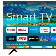 Pantalla de Smart TV con iconos de aplicaciones de streaming sobre un fondo azul de montaña y lago.