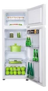 Refrigerador blanco con congelador superior sobre un fondo liso.