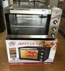 Horno freidora de aire de sobremesa negro con controles digitales, que permite cocinar los alimentos en el interior a través de la puerta de cristal.
