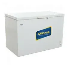 Congelador horizontal MIDAS blanco con panel frontal azul y tapa abierta, mostrado sobre un fondo liso.