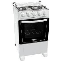 Cocina de gas de acero inoxidable con horno, vista frontal, sobre fondo blanco.