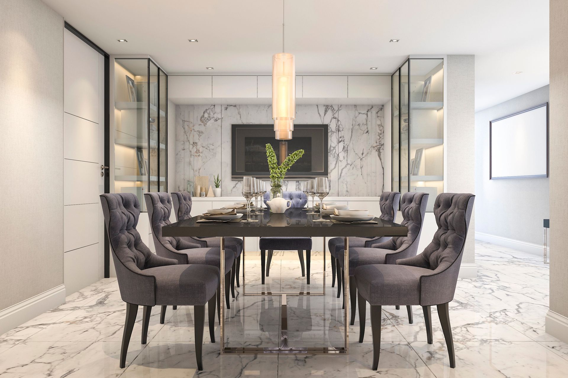 Elegante sala da pranzo con tavolo scuro, sedie imbottite grigie, credenze con ante a specchio e una moderna lampada a sospensione.