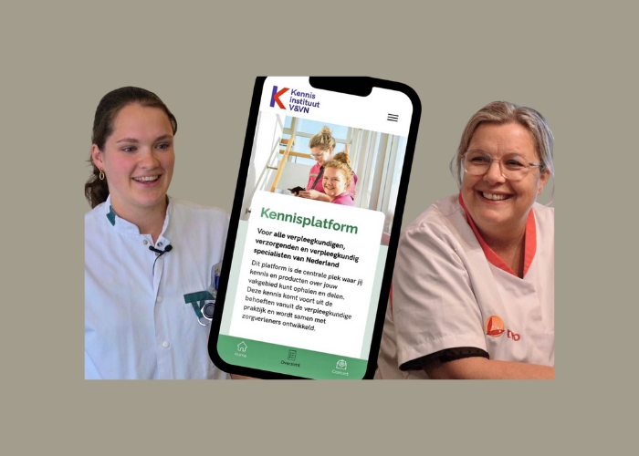 Twee lachende mensen houden een telefoon vast waarop een website over gezondheidszorg te zien is.