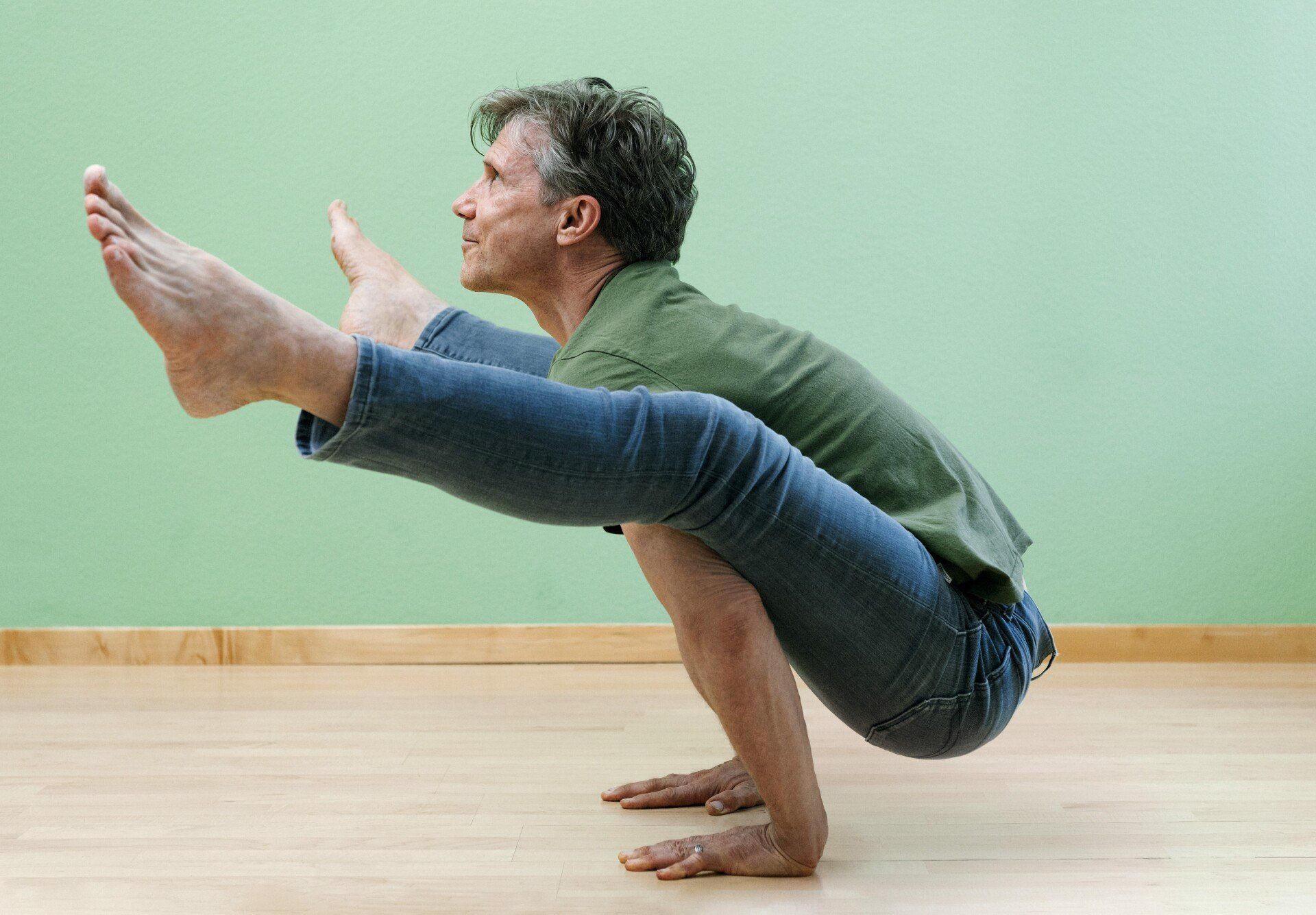 ein Foto von Matthias Heiniger yoga position