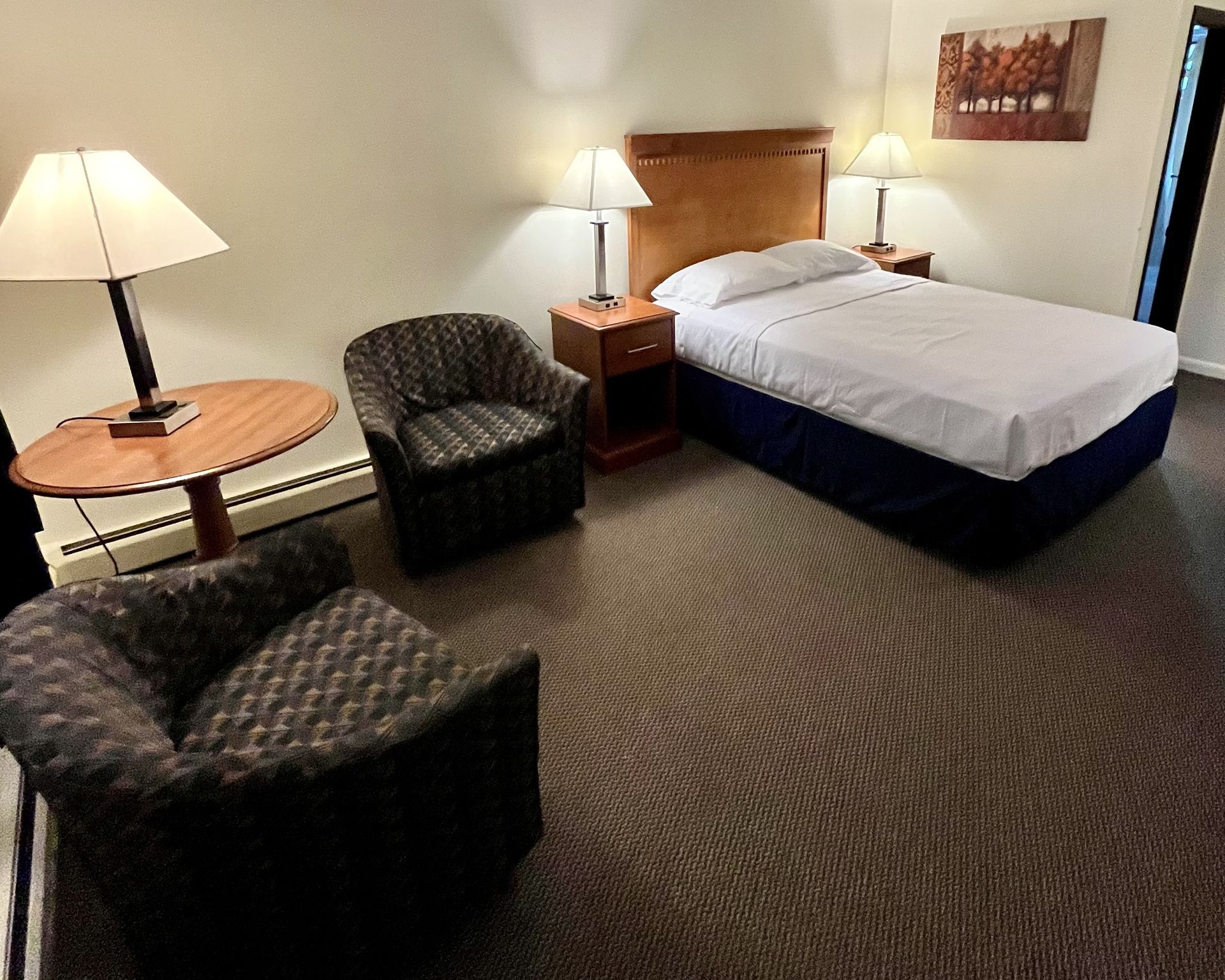 One Queen room