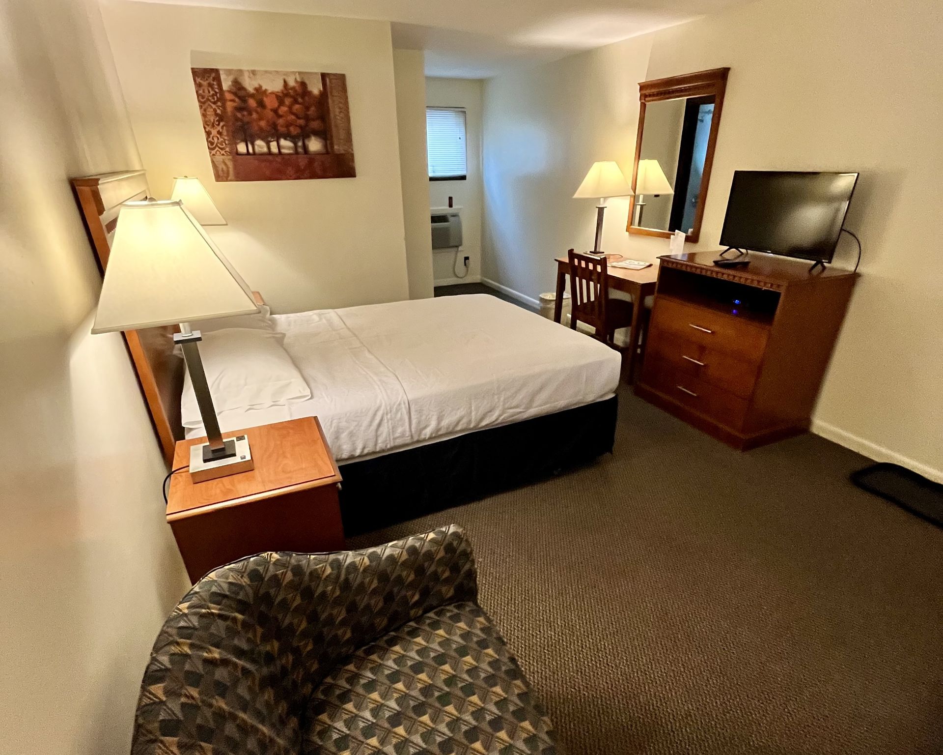 One Queen room