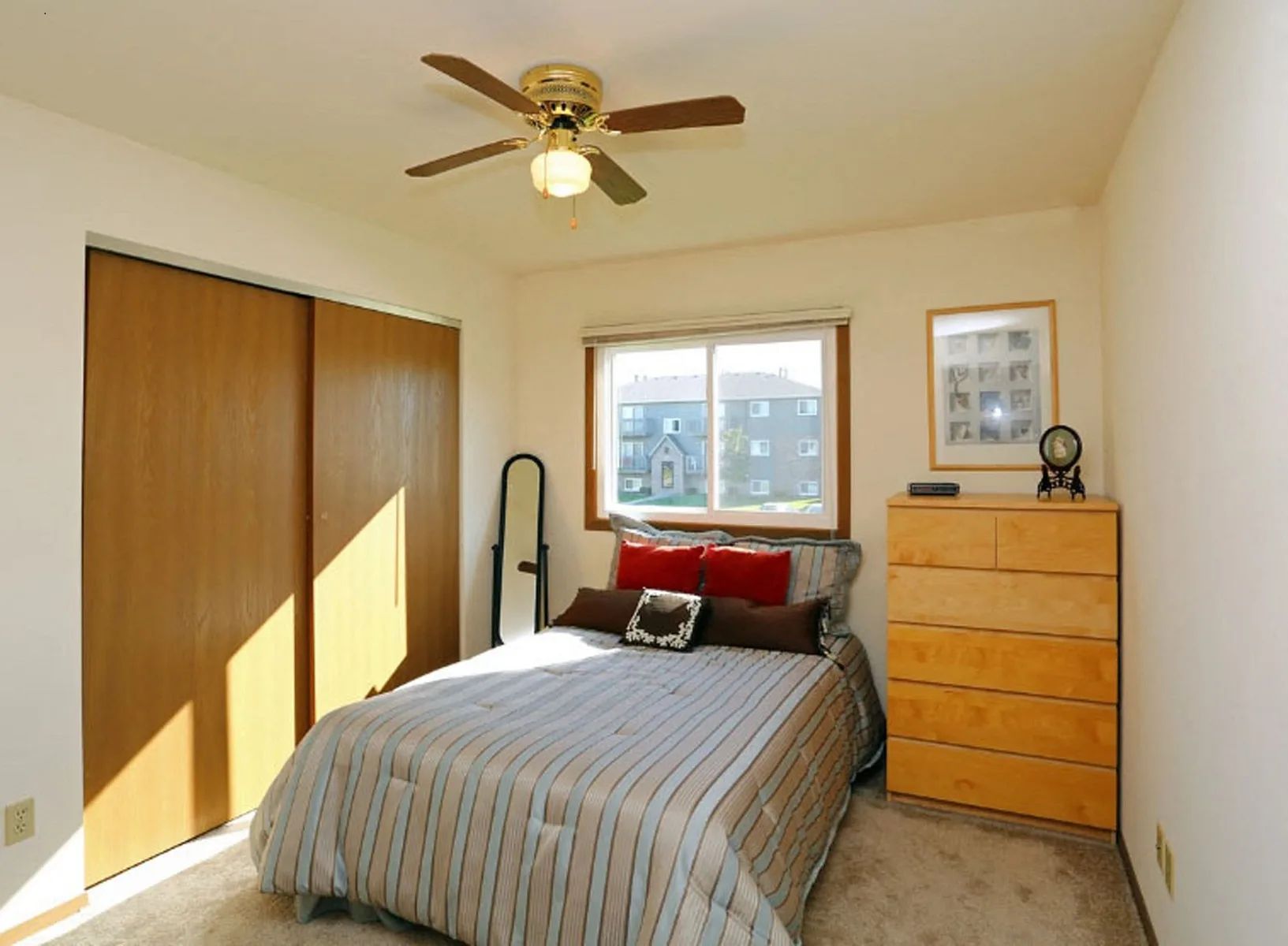 Eco Park Pet Friendly Apartments in DeKalb, IL