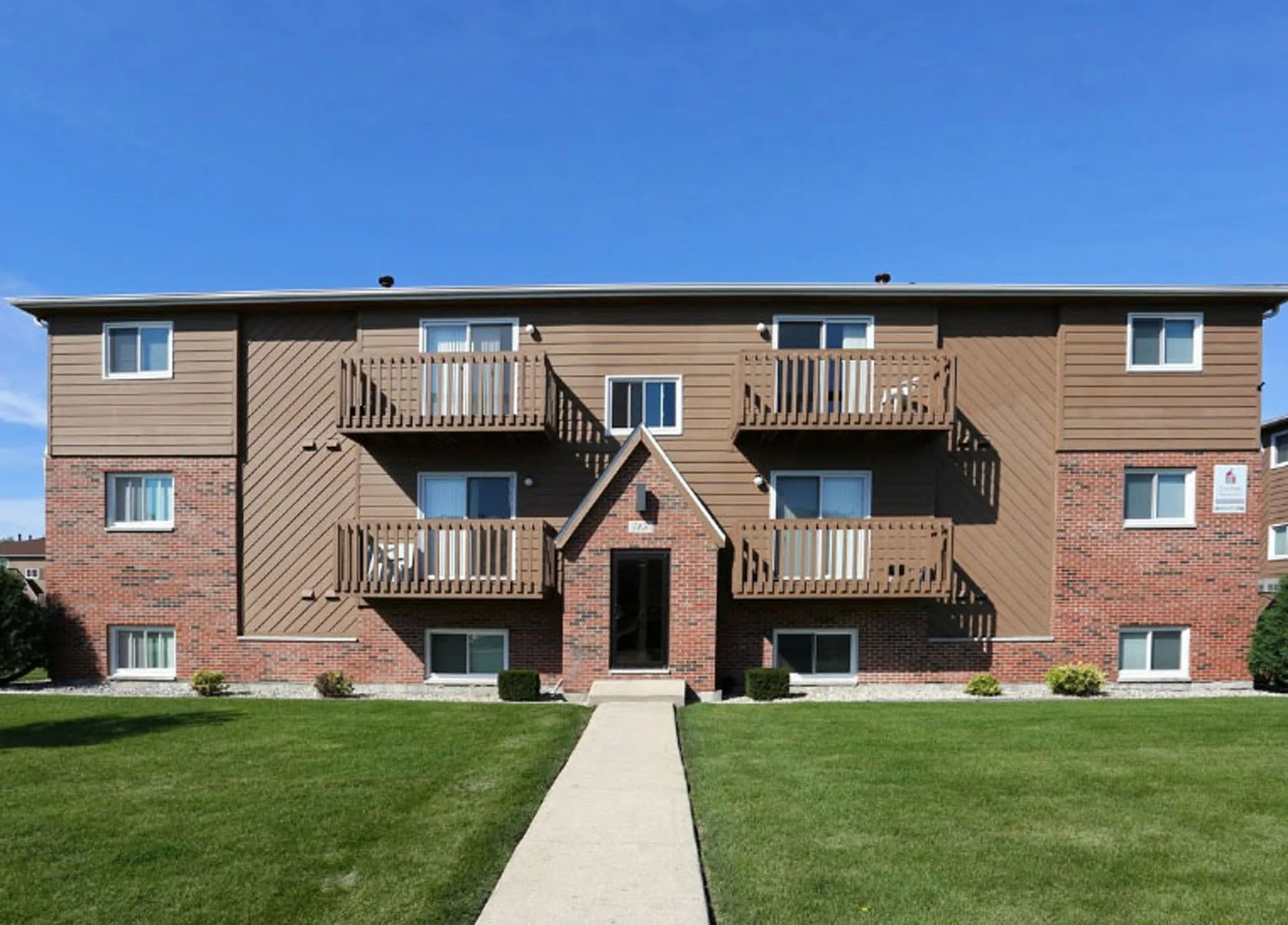 Eco Park Pet Friendly Apartments in DeKalb, IL