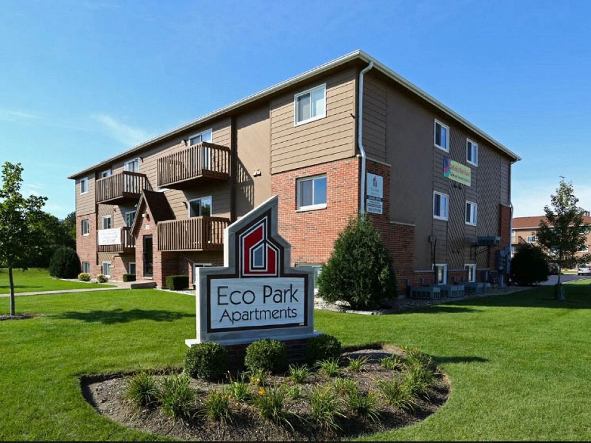 Eco Park Pet Friendly Apartments in DeKalb, IL