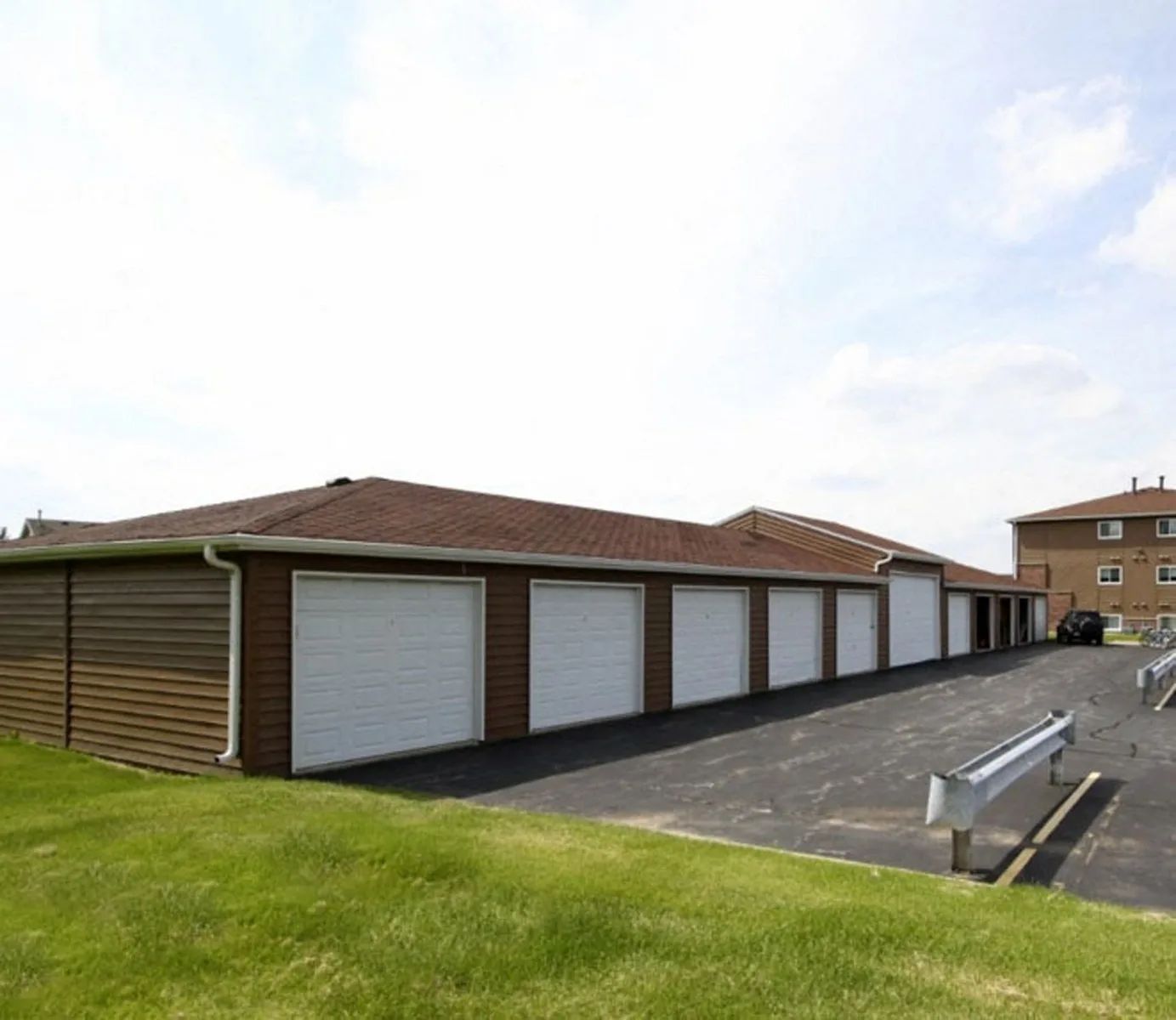 Eco Park Pet Friendly Apartments in DeKalb, IL