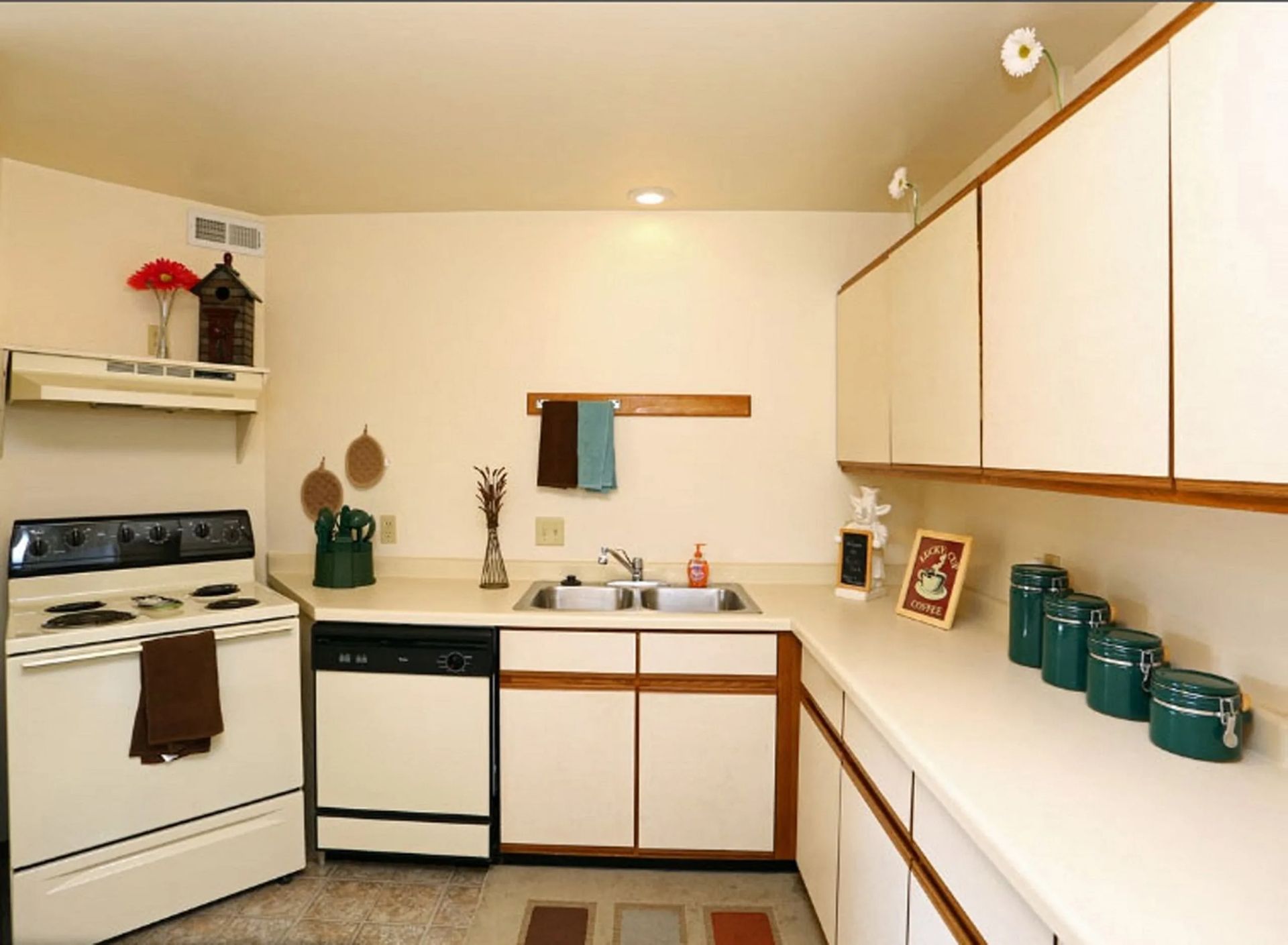Eco Park Pet Friendly Apartments in DeKalb, IL