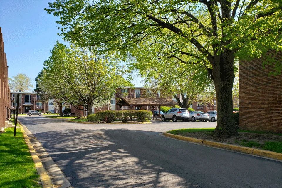 Lincolnshire West Apartments in DeKalb, IL
