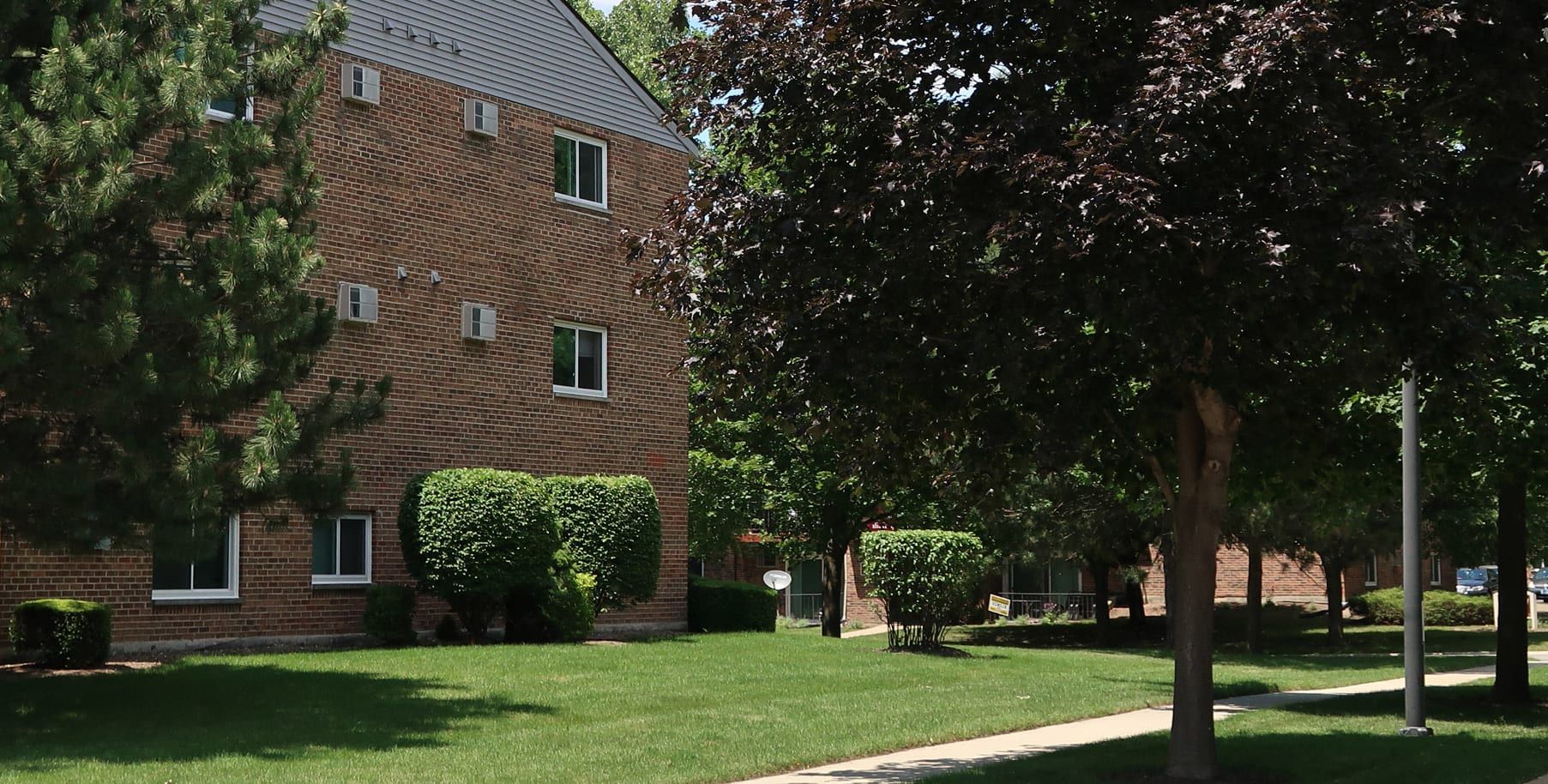 Whispering Trails Naperville, IL Pet Friendly Apartments
