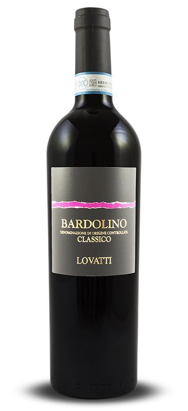 Een fles bardolino classico wijn op een witte achtergrond
