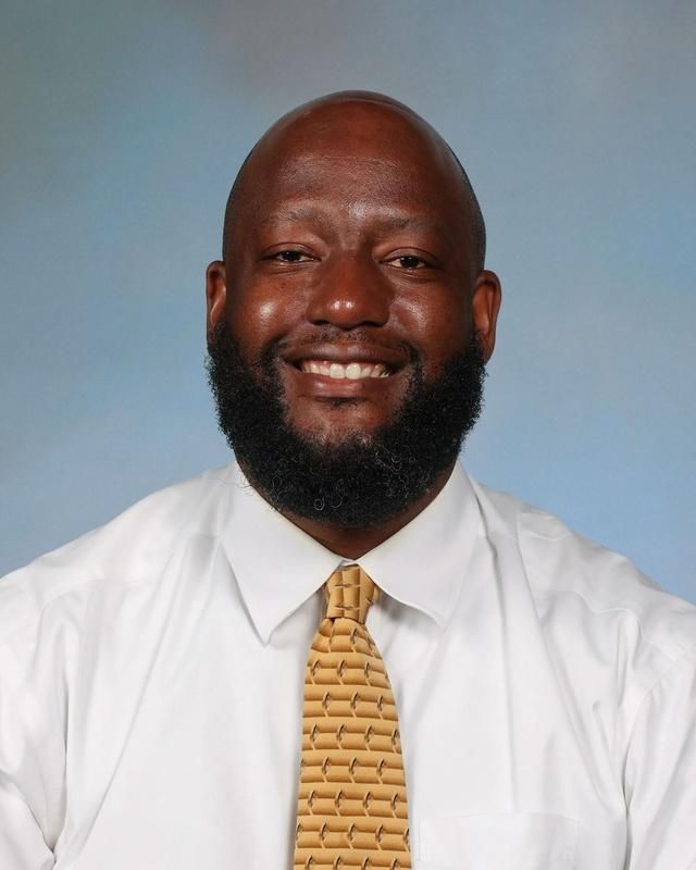 Leon Veal '00 - Head Coach