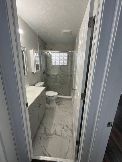 Complete bath remodeling in a modern bathroom