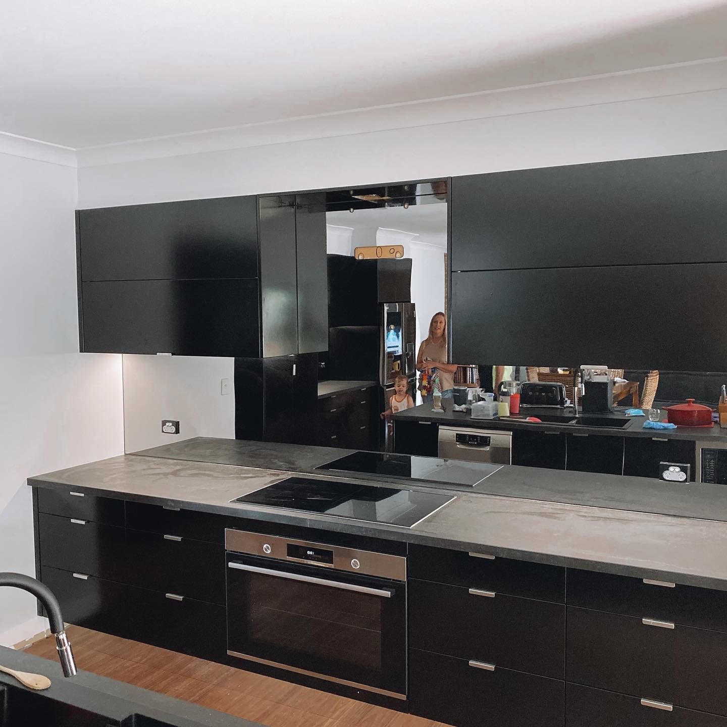 A Kitchen with Black Cabinets and Glass Splashback — Distinctive Glass In Nambucca Heads, NSW