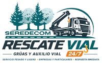 Logo de SERDECOM Rescate Vial con grúa, camión, árboles y texto “Grúas y auxilio vial 24/7”