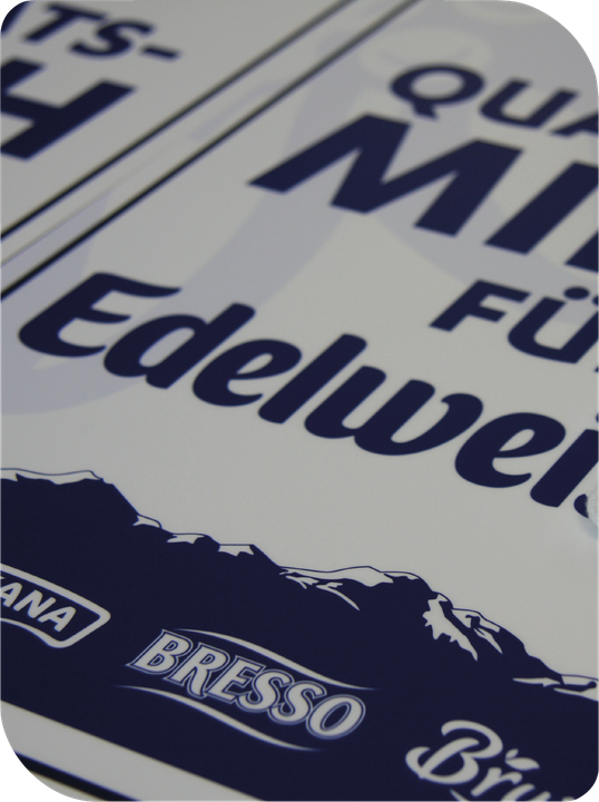 Ein Plakat mit Werbung für Edelweiß