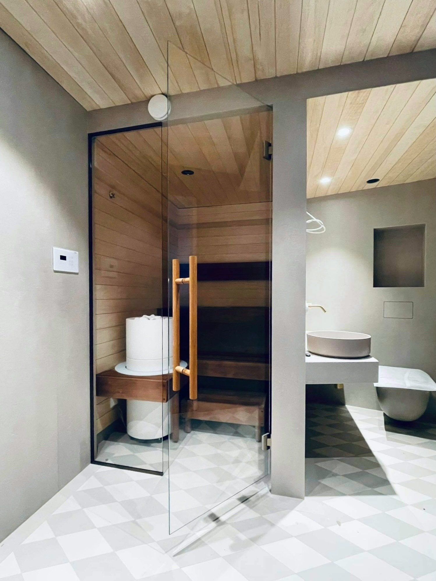 Aursauna klaassein pronksi furnituuriga ja eriti kirka klaasiga