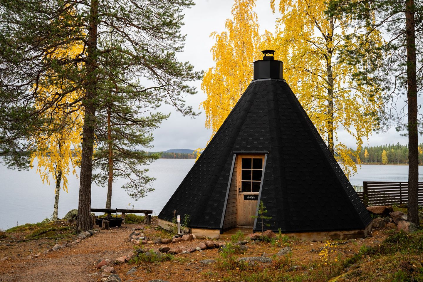Autumn Lakeside Sauna & Fireside Dinner Experience