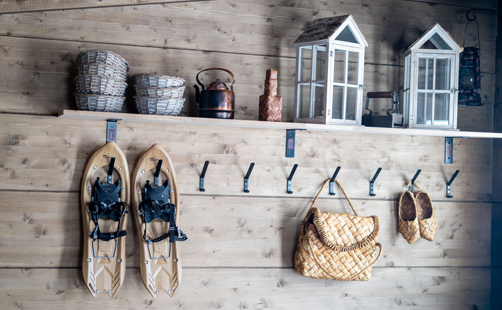 Traditional log cabin accessories on a wall