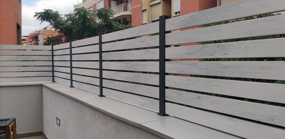 Vallas abiertas de PVC para jardín, casa, chalet, finca, piscina y mucho más. Hipervallas