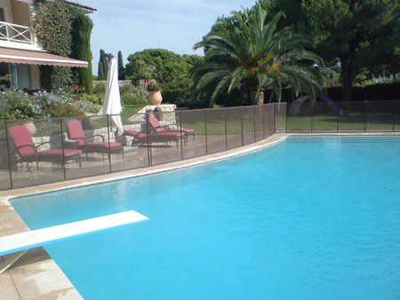 Valla desmontable para piscinas, efecto elástico