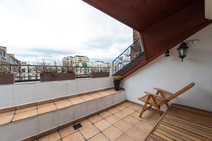 Vallar una terraza abierta utilizando métodos seguros y de gran durabilidad
