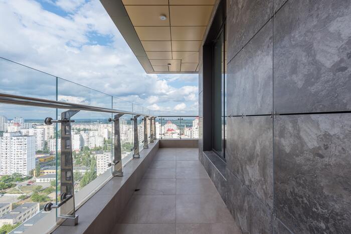 Vallar un ático o terraza en altura con opciones de cerramiento seguras, de gran durabilidad y sin mantenimientos.