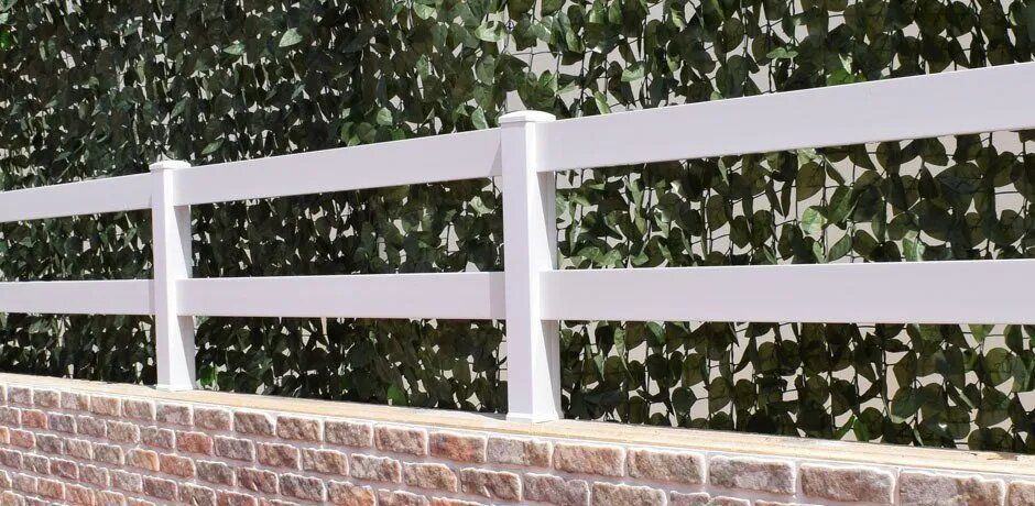 Vallas abiertas de PVC en Hipervallas a juego con las puertas de acceso de la vivienda o propiedad