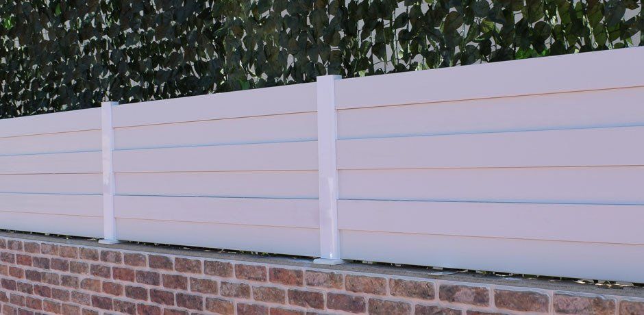 Vallas metalicas en aluminio o pvc. Cuales elegir. Consejos para elegir el mejor material para vallar tu propiedad.